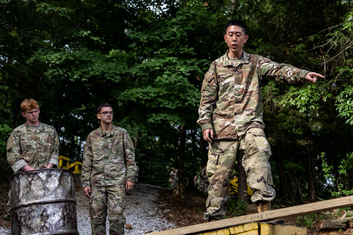 ArmyROTC's tweet image. Every obstacle is a chance to lead for Cadets of 2nd Regiment #BasicCamp as they conquer the Beaudoin Team Development Course (TDC) at #CST2025
Keep up the work Cadets!
馃摳: Brandon Clark, University of South Alabama, CST Public Affairs Office