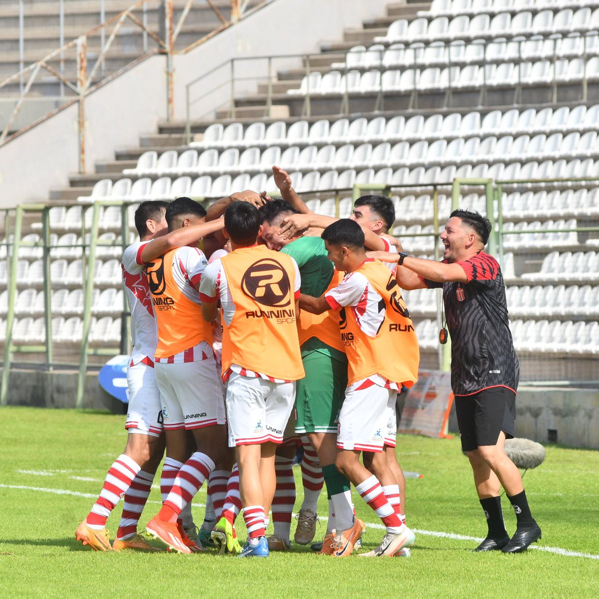 #CopaParaguayAPF🇵🇾 

Sportivo Limpeño se anota en la fase 3.

Superó 5-1 a Sportivo Oliveño por la segunda etapa de la Copa de Todos.

🔗 goo.su/5MyhD7C

#LaCopaDeTodos🏆