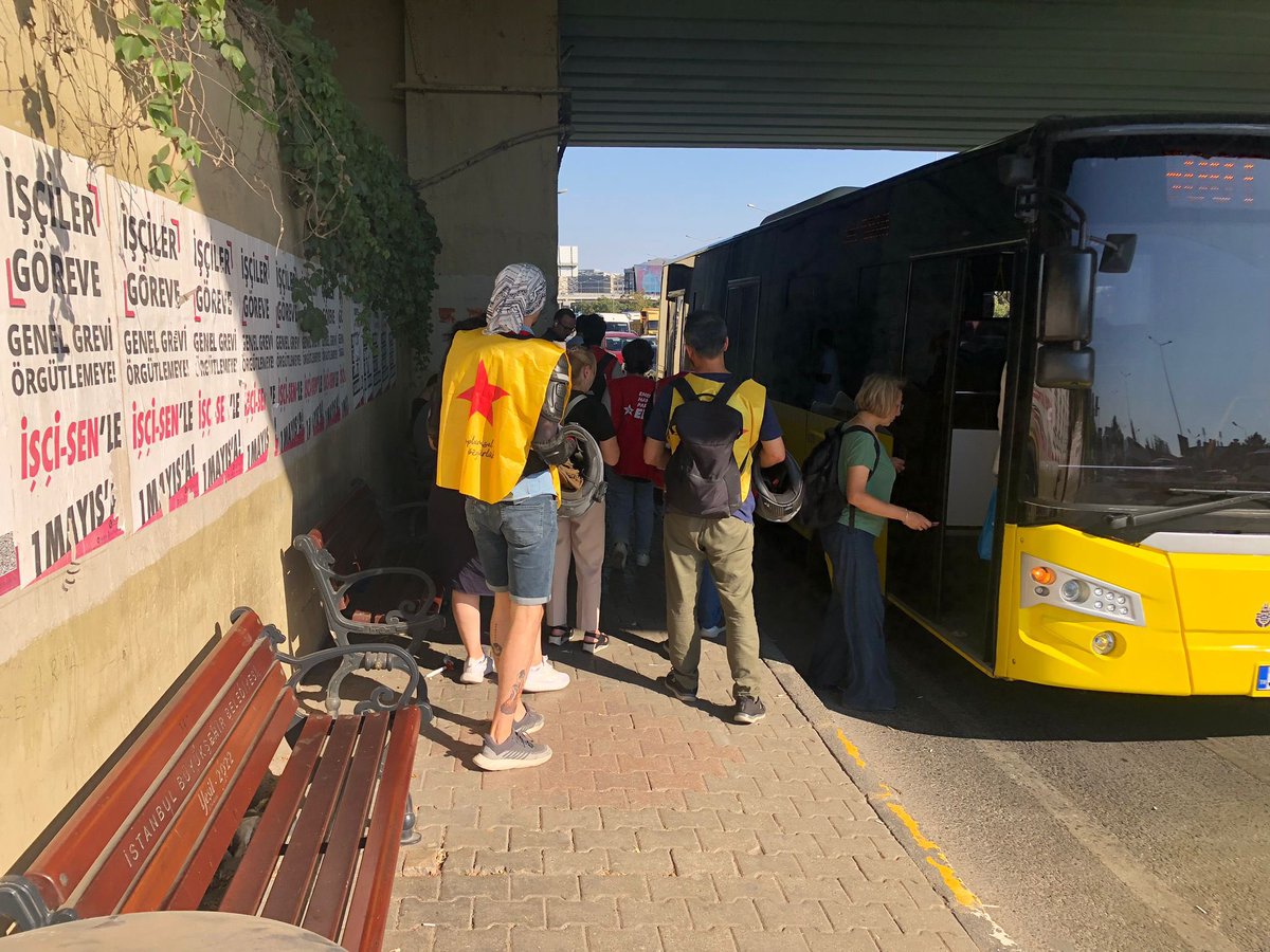 Emekçi hak ettiği gibi refah sınırında yaşayacak, işten çıkarmalar son bulacak! 

Emekçi Hareket Partisi, Türkiye İşçi Partisi ve Toplumsal Özgürlük Partisi olarak Tuzla'da Temmuz'da Zam, İşten Çıkarmalara Son bildirilerimizi dağıttık.