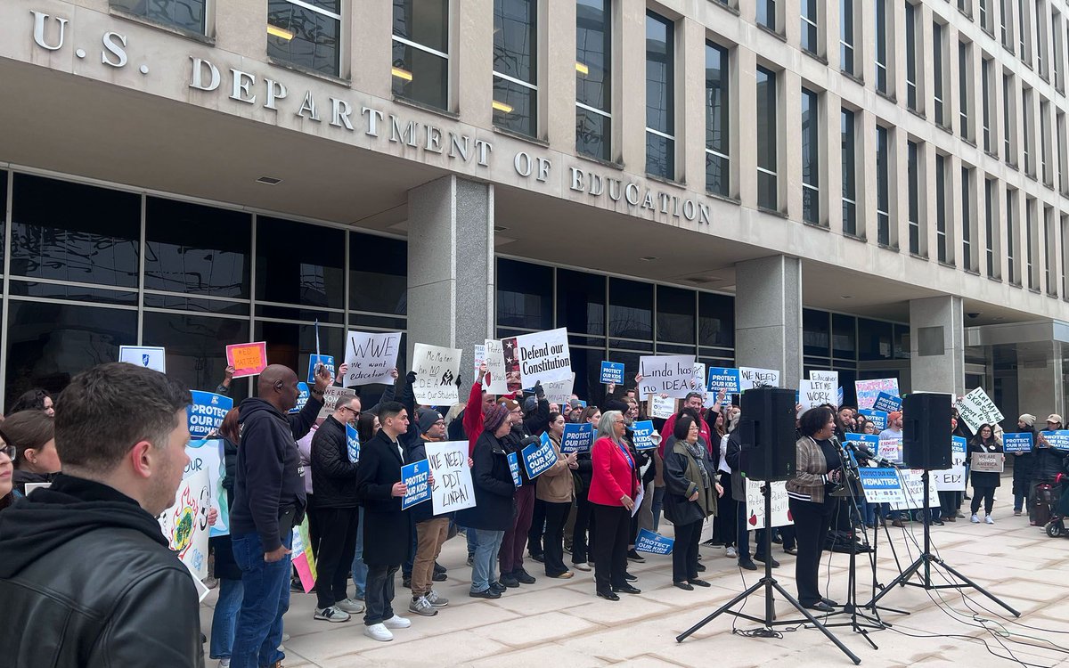 Disability advocates worry about Ed Dept. layoffs 

Experts predict the coming school year could be especially difficult for students with disabilities as oversight and accountability diminish. 

buff.ly/QhPiwb2