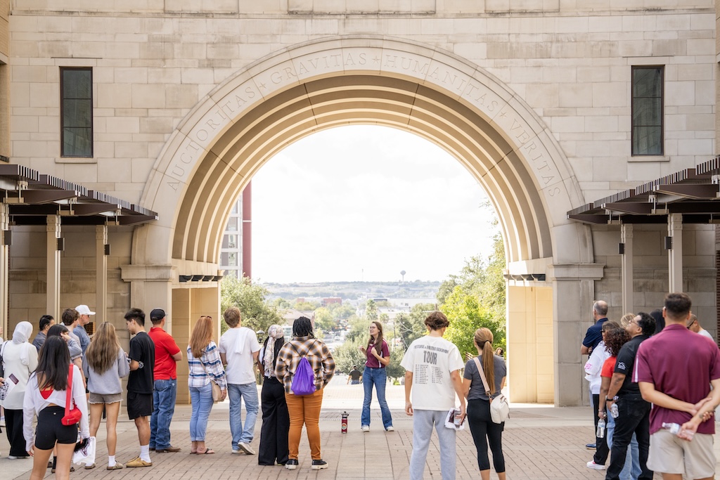 TXSTAdmissions's tweet image. Visiting #TXST is the best way to picture yourself here. 
 
Schedule a guided tour led by current students or opt for a self-guided experience with everything you need to explore our San Marcos Campus at your own pace. ow.ly/sn5150Wjhwm