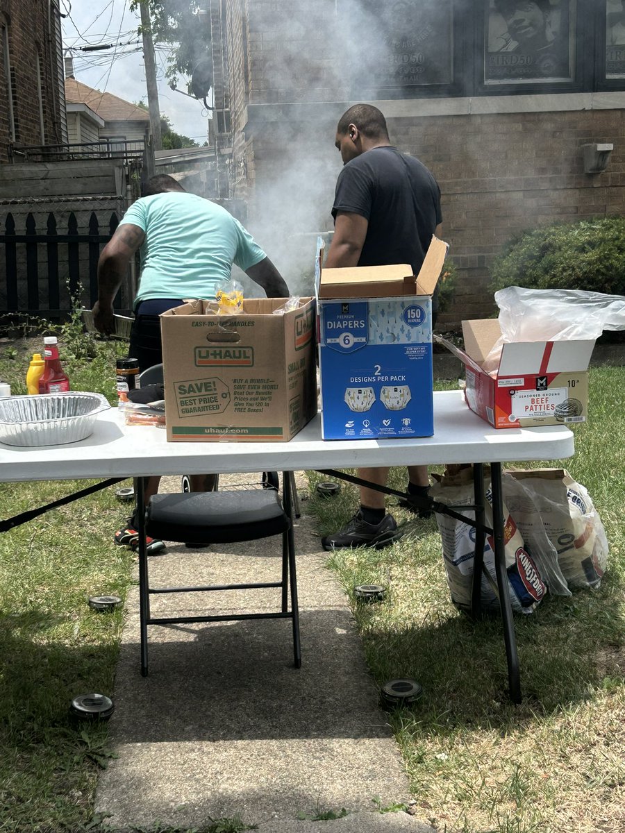 We got AJ &amp; <a href="/SocialistMMA/">Revolutionary Blackout🥋</a> on the grill!