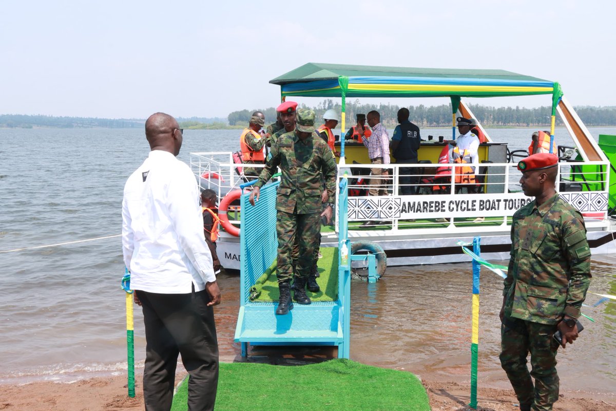 RwandaMoD's tweet image. The RDF Reserve Force Chief of Staff, Maj Gen Alex Kagame, Eastern Province Governor Pudence Rubingisa and the mayor of Bugesera District Richard Mutabazi, today inaugurated a touristic boat built by the local reservists’ cooperative (Amarebe cycle boat tour) in Bugesera…