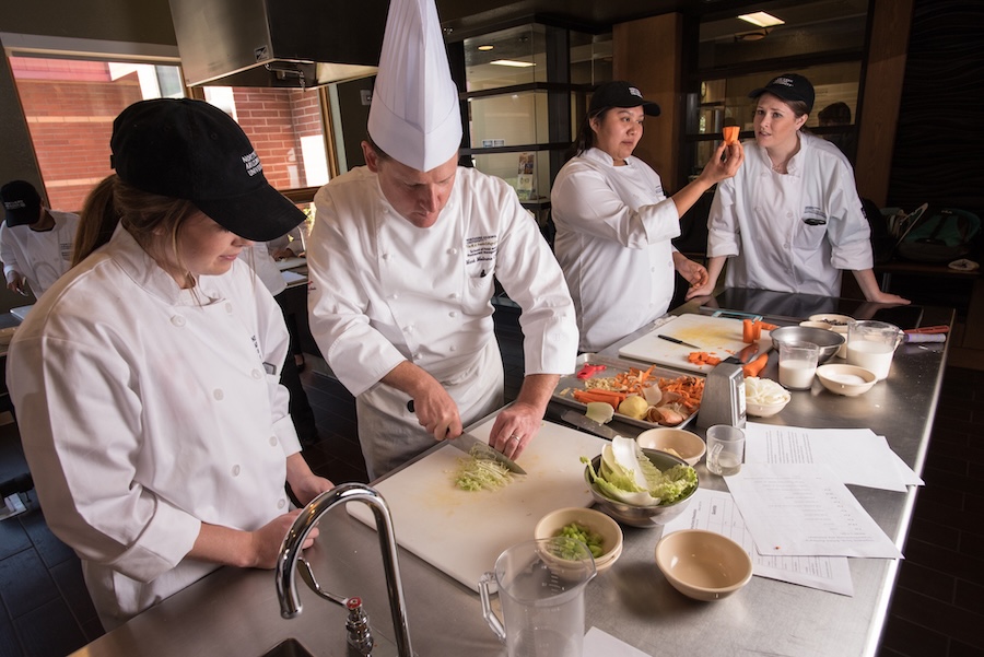 NAU's tweet image. #ProgramSpotlight 🍽️ NAU's School of Hotel and Restaurant Management is the No. 1️⃣ hospitality management school in Arizona?
See why ➡️ bit.ly/40em0MG