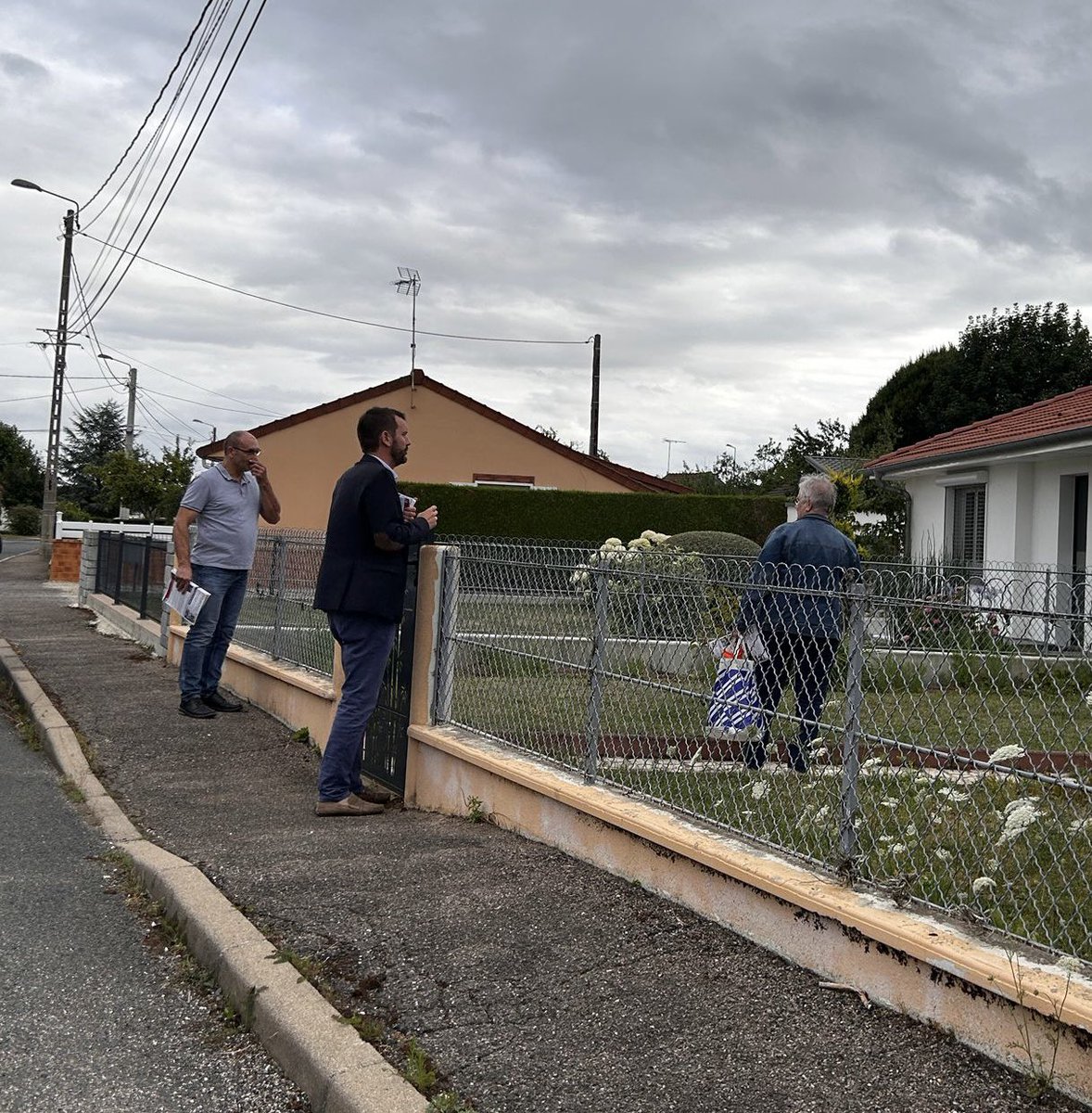 BentzChristophe's tweet image. 🏡 Suite du porte-à-porte cette après-midi dans le quartier Lafayette à #Chaumont avec l’équipe locale menée par Cyrille Vedrenne, à la rencontre des habitants sur le terrain.

Excellent accueil des Chaumontais ! #HauteMarne👇