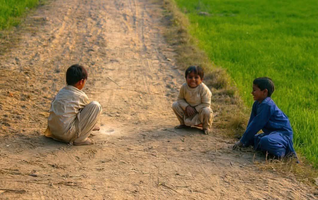 جی کردا اے یار حکیما 
فیر میں بچہ ہوواں
مرضی دے نال ہَساں کھیڈاں 
مرضی دے نال روواں