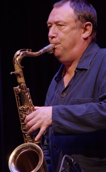 Jazzword (@newjazzword) on Twitter photo #Demonstrating idea #fonts + ambidextrous #skills on #AroundtheSquareAbovetheHill R #MarkWastell #percussion <a href="/jbernieb/">John Butcher</a> (pic:#SOConnor) #sax + <a href="/DurrantPhil/">Phil Durrant</a> #mandolin #electronics exposing #timbres w.o. #unneeded climaxes or textures Review: jazzword.com/reviews/john-b…
#UK #improv #Demonstrating idea #fonts + ambidextrous #skills on #AroundtheSquareAbovetheHill R #MarkWastell #percussion <a href="/jbernieb/">John Butcher</a> (pic:#SOConnor) #sax + <a href="/DurrantPhil/">Phil Durrant</a> #mandolin #electronics exposing #timbres w.o. #unneeded climaxes or textures Review: jazzword.com/reviews/john-b…
#UK #improv