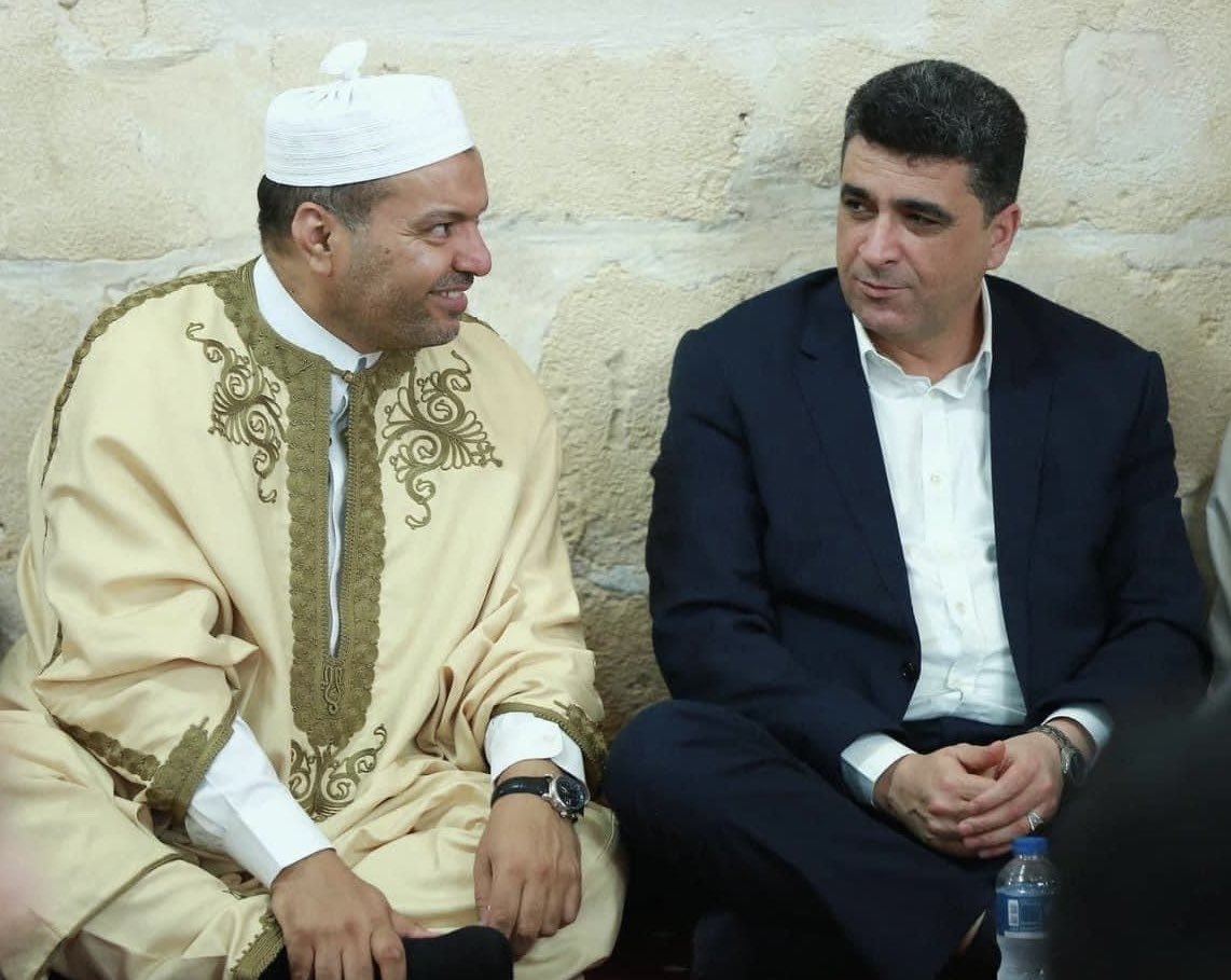 ElhasseKhalil's tweet image. حتى هذه اللحظة يستمر خالد شكشك الخالد المخلد في المنصب منذ عام 2013 في حجب تقرير ديوان المحاسبة لعام 2024 ونحن قريبا سندخل الربع الأخير من سنة 2025 … لماذا يؤجل شكشك تقاريره لأكثر من عام؟
- لأن جهد الموظفين الصغار ينتهي في أدراج الكبار ولأن شكشك في الأثناء يقاتل بهذا التقرير…