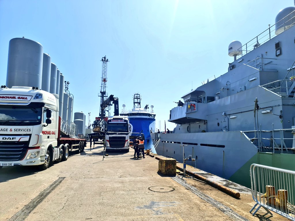 RNinScotland's tweet image. The Naval Liaison Officers from the @RoyalNavy HQ #Scotland and Northern Ireland were delighted to welcome @hms_mersey (1 of 6 visiting Naval vessels) into #Aberdeen today for #tallshipsaberdeen - the largest free family event in Europe this year! ⛵️