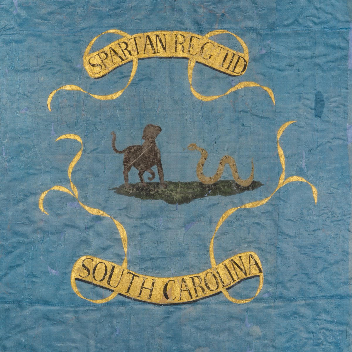 AmRevMuseum's tweet image. It's #WorldSnakeDay! 🐍
The regimental flag of the 2nd Spartan Regiment marked its position on the battlefield and shows a “spartan dog” and a rattlesnake. Revolutionaries often used the rattlesnake to symbolize American resistance.
Banners of Liberty: bit.ly/3WXA5MD