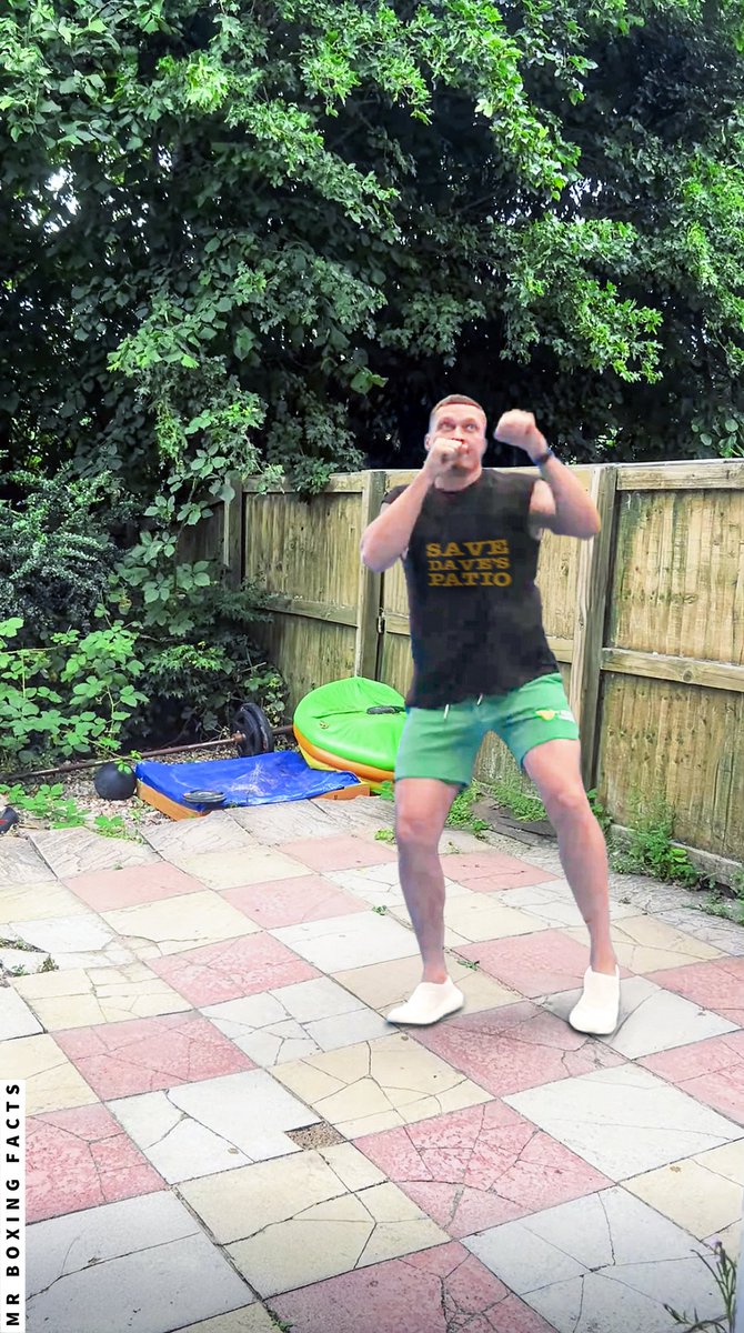 MrBoxingFacts's tweet image. What's Usyk doing on Dave Allen's patio? #UsykDubois2