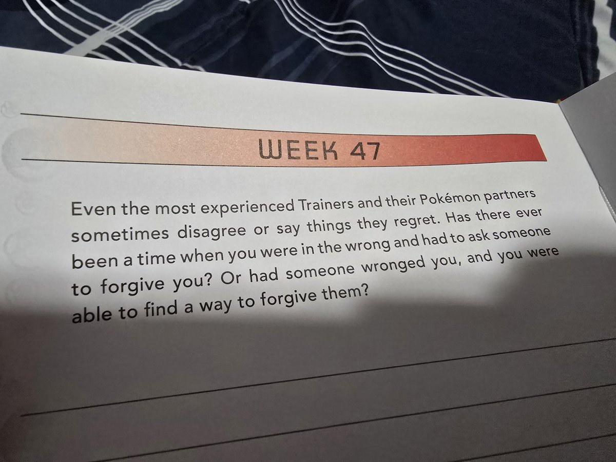 Había comprado esta agenda de Pokémon porque me gustó el diseño general y ahorita que la detallo terminé comprando la versión milenial de una agenda de auto ayuda 😅