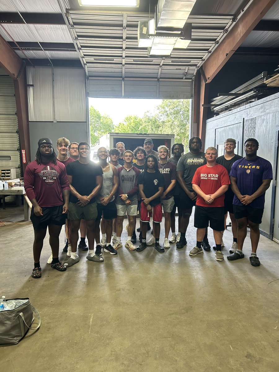 Pittsburgh Sports Now (@pghsportsnow) on Twitter photo Pitt Commit Nicholas Howard Lends Helping Hand in Aftermath of Texas. pittsburghsportsnow.com/2025/07/16/pit… <a href="/BatesBacker/">Randy Bates</a> Pitt Commit Nicholas Howard Lends Helping Hand in Aftermath of Texas. pittsburghsportsnow.com/2025/07/16/pit… <a href="/BatesBacker/">Randy Bates</a>
