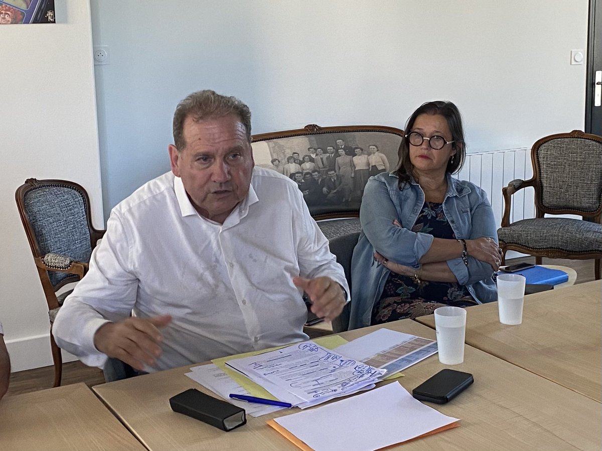 ForceCommunes's tweet photo. 🚴 Avant que les plus grands coureurs cyclistes ne s’affrontent au sprint intermédiaire de Bénéjacq à l’occasion du passage du @LeTour, nous tenions ce soir une nouvelle rencontre de maires avec mon amie Marie-Ange Cazala-Croutzet, Maire de Bénéjacq. https://t.co/1URKFT4vAK