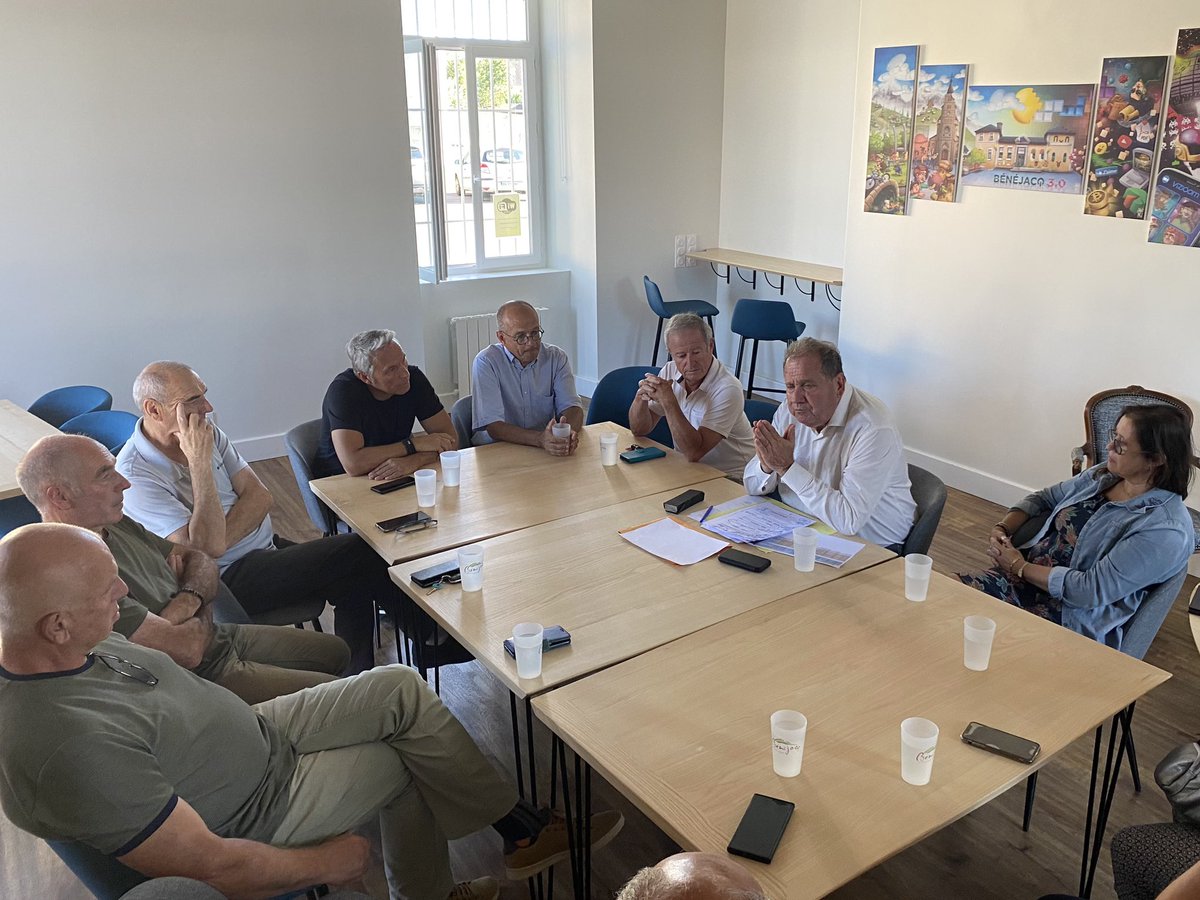 ForceCommunes's tweet photo. 🚴 Avant que les plus grands coureurs cyclistes ne s’affrontent au sprint intermédiaire de Bénéjacq à l’occasion du passage du @LeTour, nous tenions ce soir une nouvelle rencontre de maires avec mon amie Marie-Ange Cazala-Croutzet, Maire de Bénéjacq. https://t.co/1URKFT4vAK