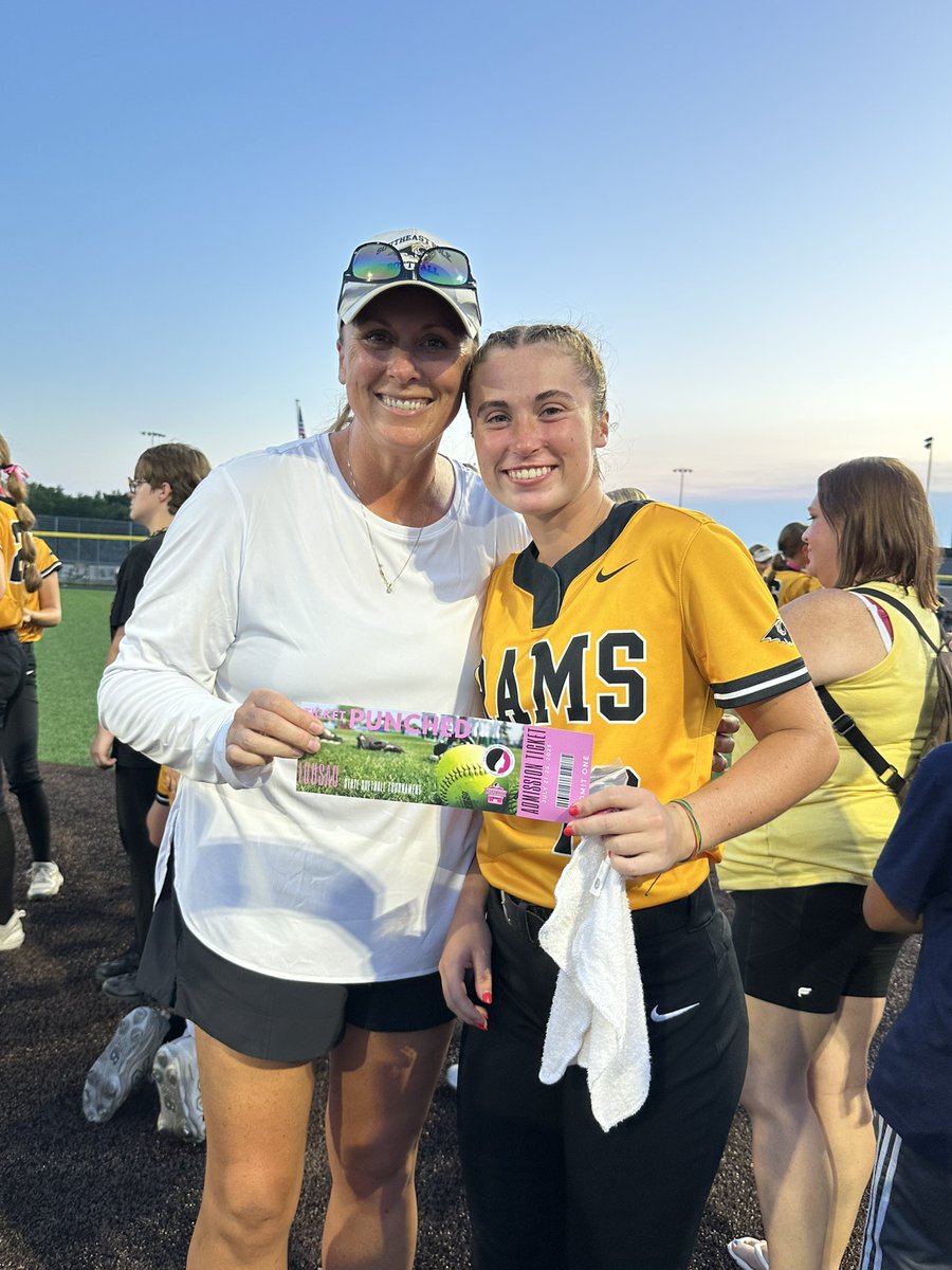 Halle Clark tweet media