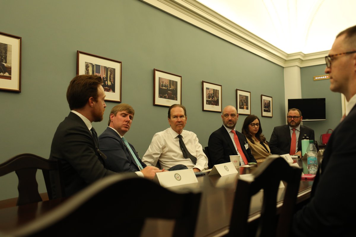 VernBuchanan's tweet image. Great to join leaders from across the banking industry to discuss tax policy, innovation and driving investment in our economy.
I’ve been proud to work alongside Florida’s banking community throughout my career and to champion pro-growth reforms like the “One Big, Beautiful…