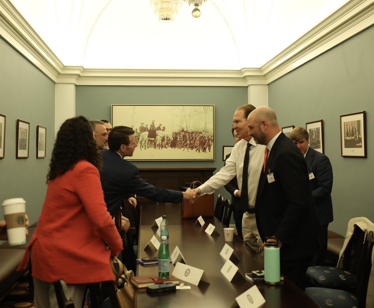 VernBuchanan's tweet image. Great to join leaders from across the banking industry to discuss tax policy, innovation and driving investment in our economy.
I’ve been proud to work alongside Florida’s banking community throughout my career and to champion pro-growth reforms like the “One Big, Beautiful…