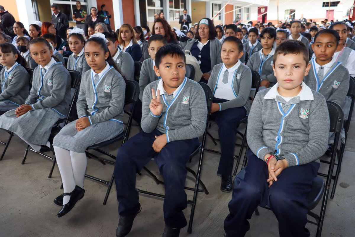 ¡Adiós ciclo escolar 2024-2025! 🎉 El secretario <a href="/natycastrejonv/">Naty Castrejón</a> y autoridades educativas acompañaron con alegría y orgullo a las niñas y niños de la primaria “18 de Marzo” en Cuautepec, quienes hoy cierran una etapa llena de aprendizajes, retos y logros compartidos.

Gracias al