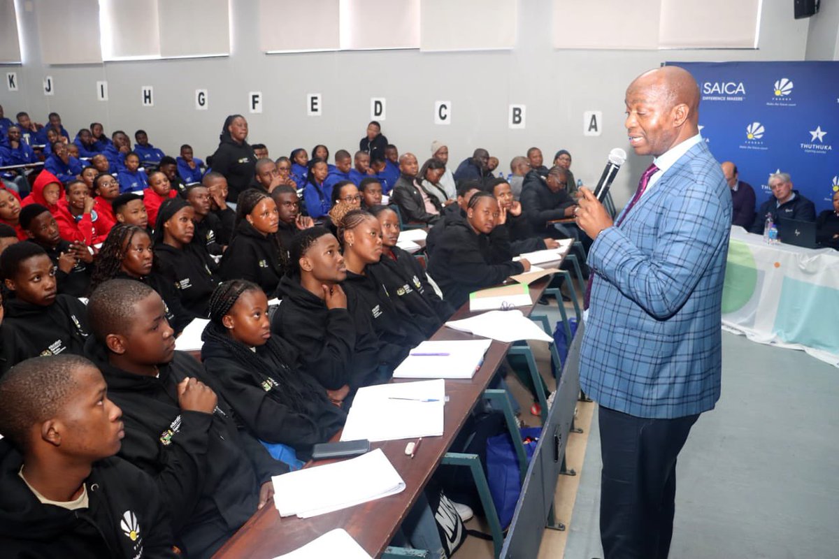 HubertMweli's tweet image. Today I joined the Free State Province leg of the FASSET SAICA Development Camps. Each year the organisations host revision camps where grade 12 learners from quintile 1 to quintile 3 schools get additional academic support in Mathematics, Physical Science, and Accounting.