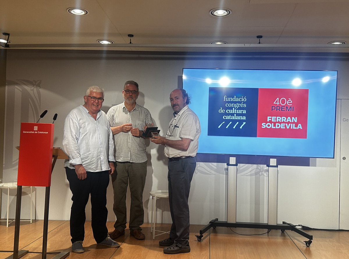 FundacioCCC's tweet image. 🏅📚Premi Ferran Soldevila 2025 a Albert Rossich per l’obra “Del naixement del teatre modern al neoclassicisme”
Publicat conjuntament per @EdicionsUB i @institutteatre , és el primer llibre sobre el teatre que es feia als #PaïsosCatalans a l’època modern
Enhorabona 👏🏼👏🏼