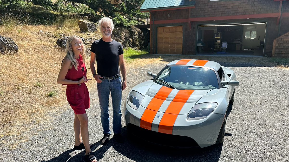 ItsKimJava's tweet image. Just met Martin Eberhard, a Tesla co-founder, and wow, he’s not what I expected! So humble, down-to-earth, and low-key, living a quiet life in the stunning San Juan Islands off WA state. Flew in on a small plane for the day, soaked in the island vibes, and got a jaw-dropping view…
