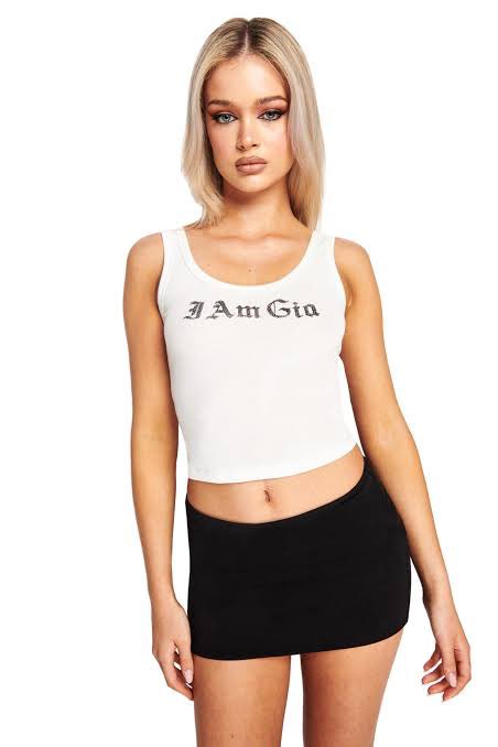 vividtaIes's tweet photo. @Gopyi1 as a fashion journalist, im expert at finding clothes. and this is supposed to be what shes wearing, and the second picture didnt have the exact word. 

she's supposed to be wearing Edda Gia Tank by I AM GIA

it is AI. https://t.co/Qg4hit5zDn