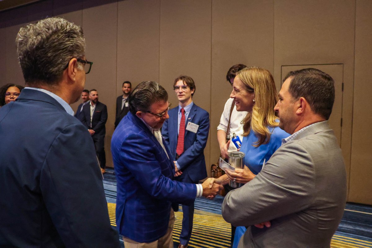MikieSherrill's tweet image. It was an honor to join the NJ Building and Construction Trades Council in Atlantic City this morning.
From housing and transit to clean energy and manufacturing, I’ll invest in the workers who power our economy and make sure unions always have a seat at the table — unlike my…