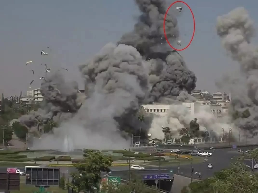 Nerede kalmıştık eyy troller. Sesiniz çıkmıyor.
Abdul kadirler Ömer şwnler kimler kimler. Mazlum abdi şam başkanı olacak terörist şara devre dışı kalacak. Ve büyük kürdistan İn diğer ayağı kurulmuş olacak. Pkk kandilden suriyeyi çekilmiş olacak. Deli kanlı olan yazar bunları