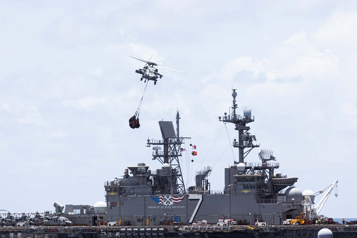 22nd_MEU's tweet image. 🪫➡️🔋
@USMC with #22ndMEUSOC and @USNavy sailors with @USSIwoJima, USNS Joshua Humphreys (T-AO 188) , and Helicopter Sea Combat Squadron 26, conduct a replenishment-at-sea as part of #COMPTUEX, while underway in the Atlantic Ocean.
📸 Cpl. Maurion Moore