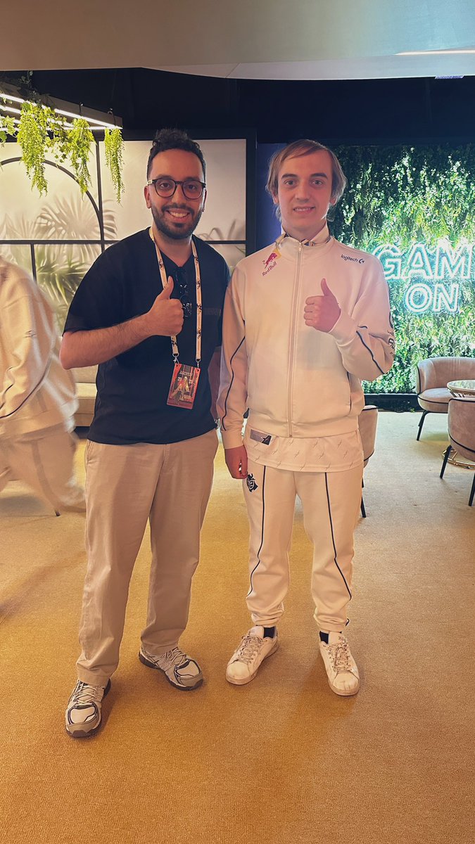 Double thumbs up, double the trouble 😎 ft. <a href="/G2Caps/">Rasmus Winther</a>