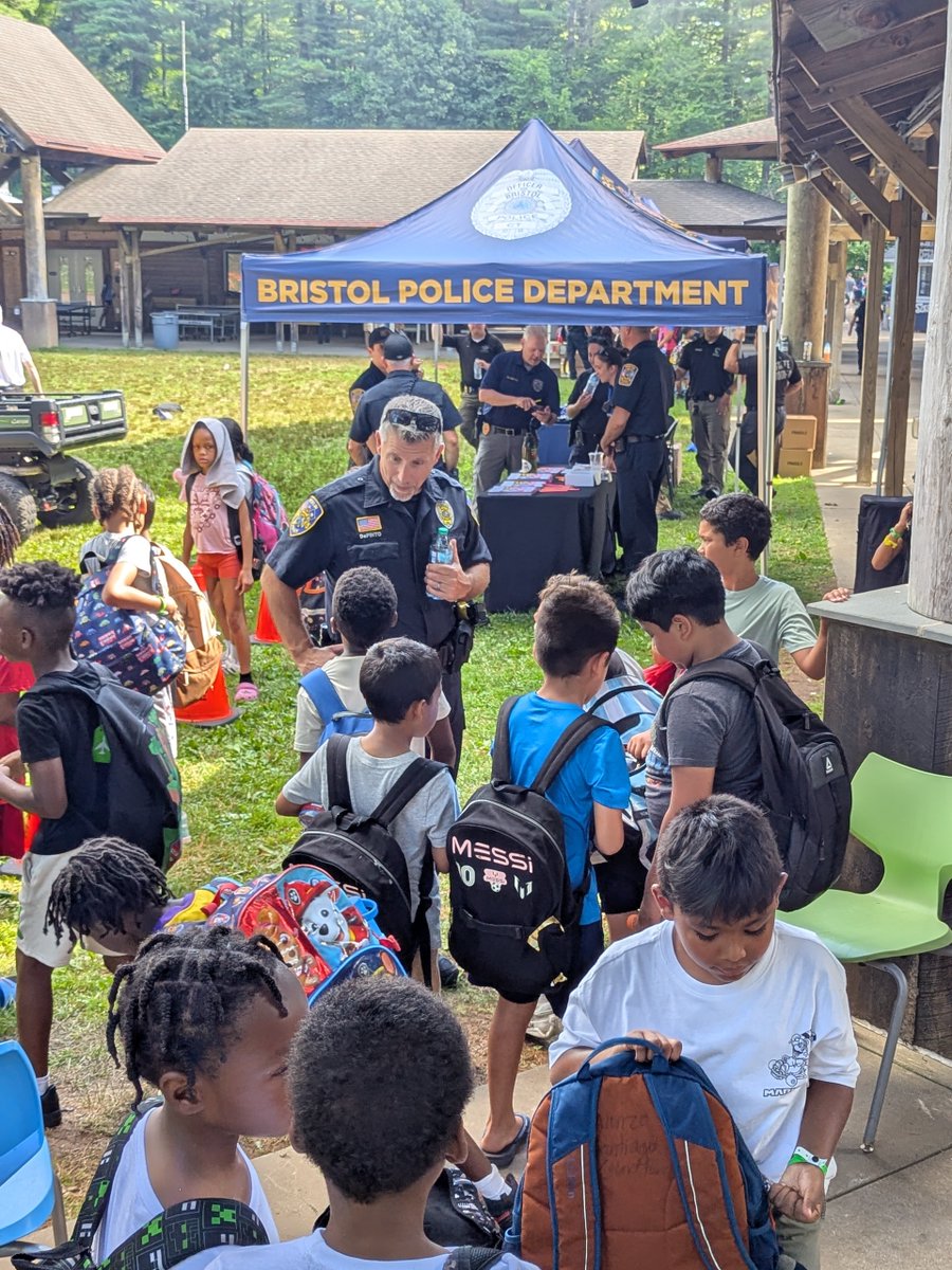CRCOG1's tweet photo. It’s Law Enforcement Day at @CampCourant! Today, our campers get a hands-on look at law enforcement careers and public safety opportunities. HANK YOU to all the departments who make this day so special! #LawEnforcementDay #summercamp

@HartfordPolice @NHPDnews @EastHartfordPD https://t.co/MNRtnsZq0x