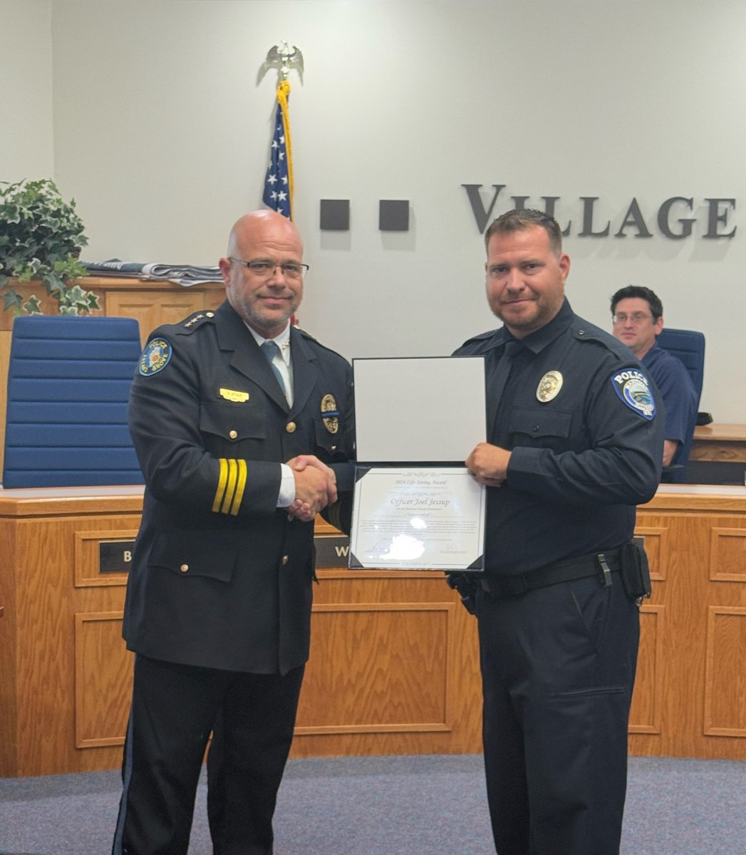 ILPoliceChiefs's tweet photo. Congratulations to Mahomet Police Officer Joel Jessup on receiving the ILACP Lifesaving Award for his heroic actions last August. Officer Jessup rescued a driver from a burning vehicle and immediately began CPR. Thanks to his unwavering bravery, the driver survived.

#ILACP https://t.co/BZWvhxcw4k
