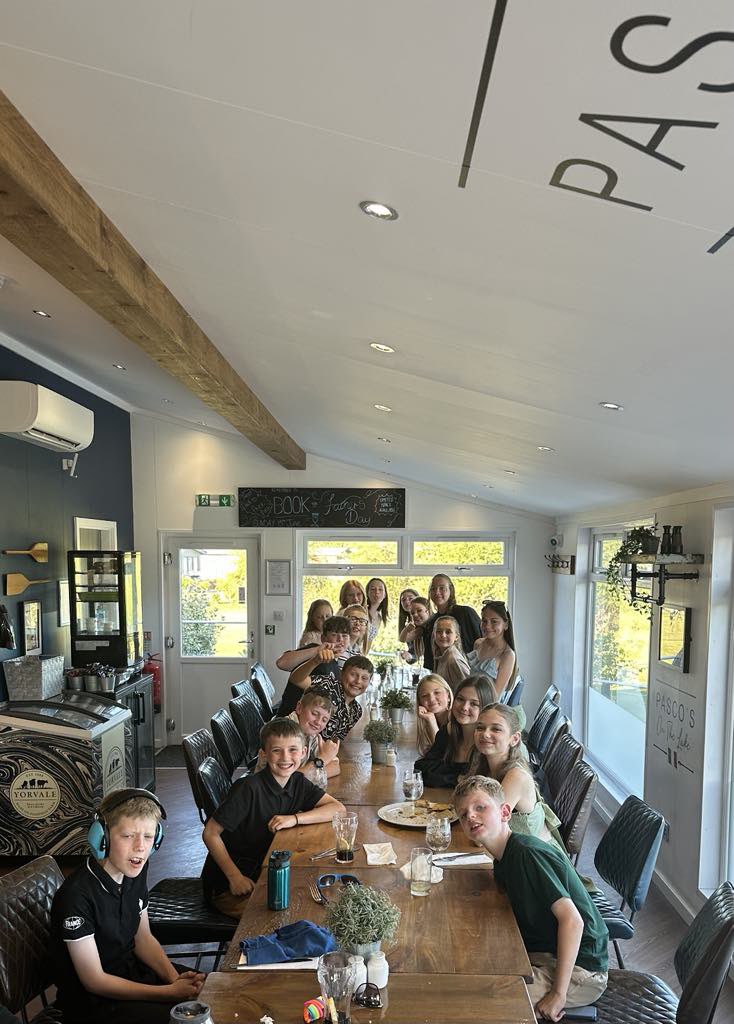 Year 6 enjoyed their end-of-year meal out at Pasco’s by the Lake.