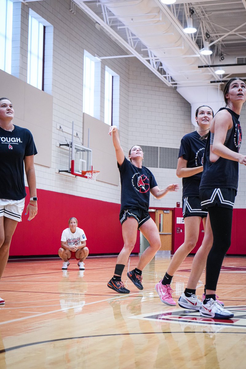 BallStateWBB's tweet image. on the clock.