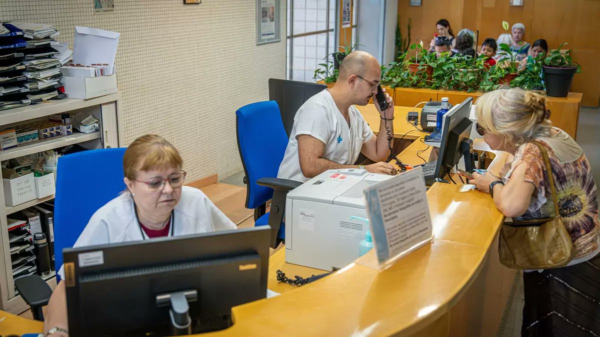 AsoAdmiSalud's tweet photo. "Haremos el primer triaje del paciente y sabremos a dónde derivarlo" https://t.co/dOotpj7JBt https://t.co/IFHA8aAKSC