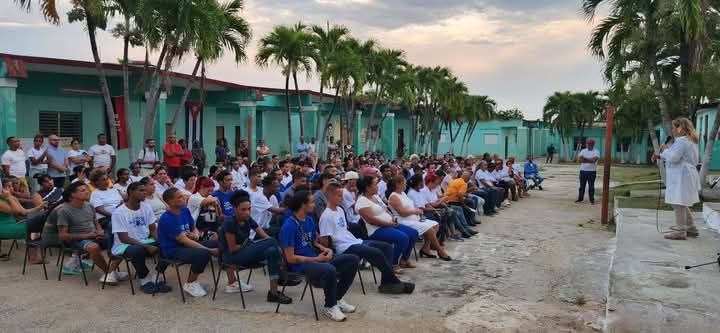 Barrio Debate sobre las drogas en la Zona 17 del Consejo Popular Balcón Arimao, en La Lisa.
#Cuba #CDRCuba #CubaEstáFirme