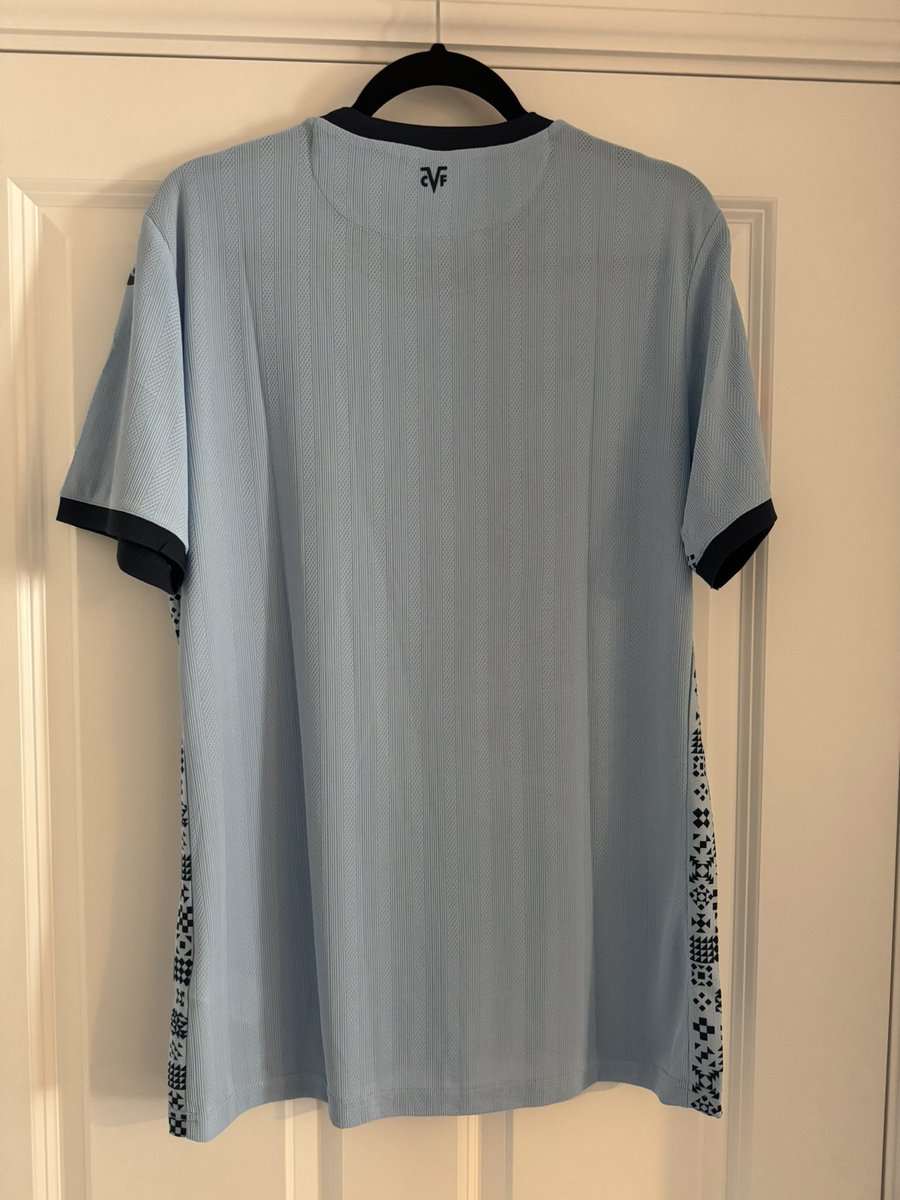 NiaBcaM's tweet photo. @Gijingo9 @shirt_x Got this in a large if interested? https://t.co/j0vgSlYzTA