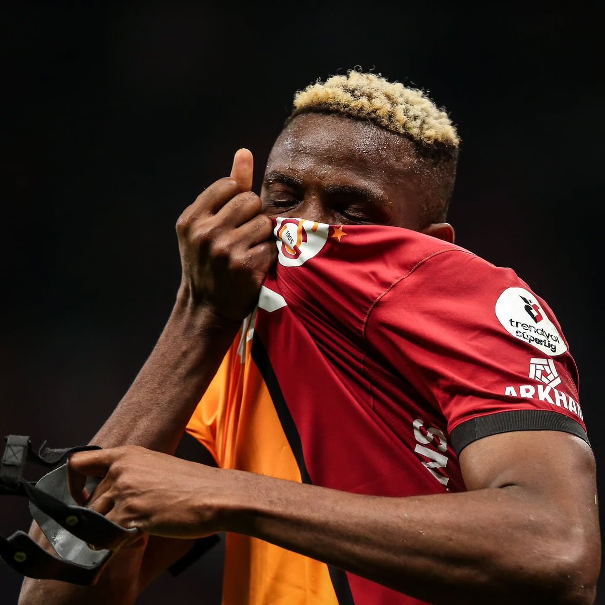 DHMerkezi's tweet photo. Galatasaray, Osimhen'in transferi için Napoli'nin tüm şartlarını kabul etti. https://t.co/FoM3kjIqx1