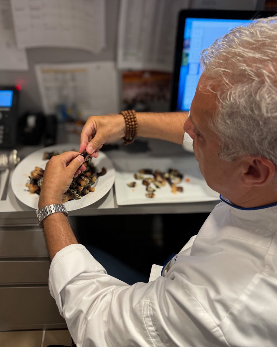 ericripert's tweet image. Percebes: the ultimate ocean delicacies for our lunch this afternoon! Saline, with a hint of sweetness… Blanched for 3 minutes, then peeled, twisted, and devoured. Spanish goose barnacles — a rare treat from our friend @BrowneTradingCo @LeBernardinNY 🙏