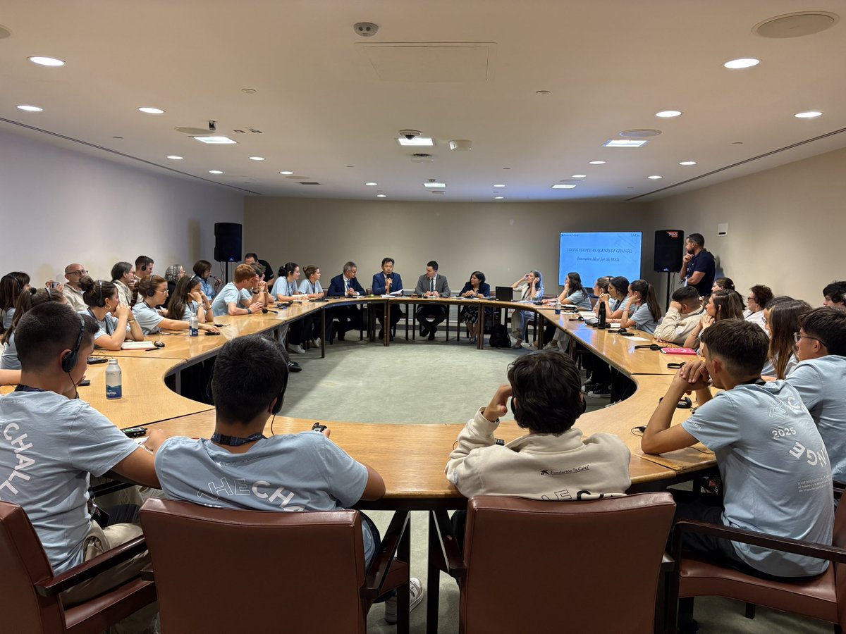 España en la ONU (@spainun) on Twitter photo Ayer participamos en una mesa redonda con jóvenes de España y Portugal, la <a href="/FundlaCaixa/">Fundación ”la Caixa”</a> y <a href="/UNDP/">UN Development</a>, en la que se destacó la innovación y las habilidades de los jóvenes como agentes de cambio para avanzar los #ODS.
Un futuro sostenible e inclusivo empieza con ellos. #YouthSkillsDay Ayer participamos en una mesa redonda con jóvenes de España y Portugal, la <a href="/FundlaCaixa/">Fundación ”la Caixa”</a> y <a href="/UNDP/">UN Development</a>, en la que se destacó la innovación y las habilidades de los jóvenes como agentes de cambio para avanzar los #ODS.
Un futuro sostenible e inclusivo empieza con ellos. #YouthSkillsDay
