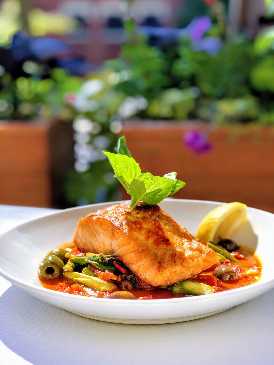 Lunch plans made. Cedar Plank Scottish Salmon, chilled wine, and sunshine. ☀️
We’ll take that table for two.

#TuscanyTaylor #ChicagoEats #SeafoodHeaven #AlFresco #FoodieChicago #CedarPlankSalmon #SummertimeChi #EatPrettyThings #LunchVibes #FoodieFiles