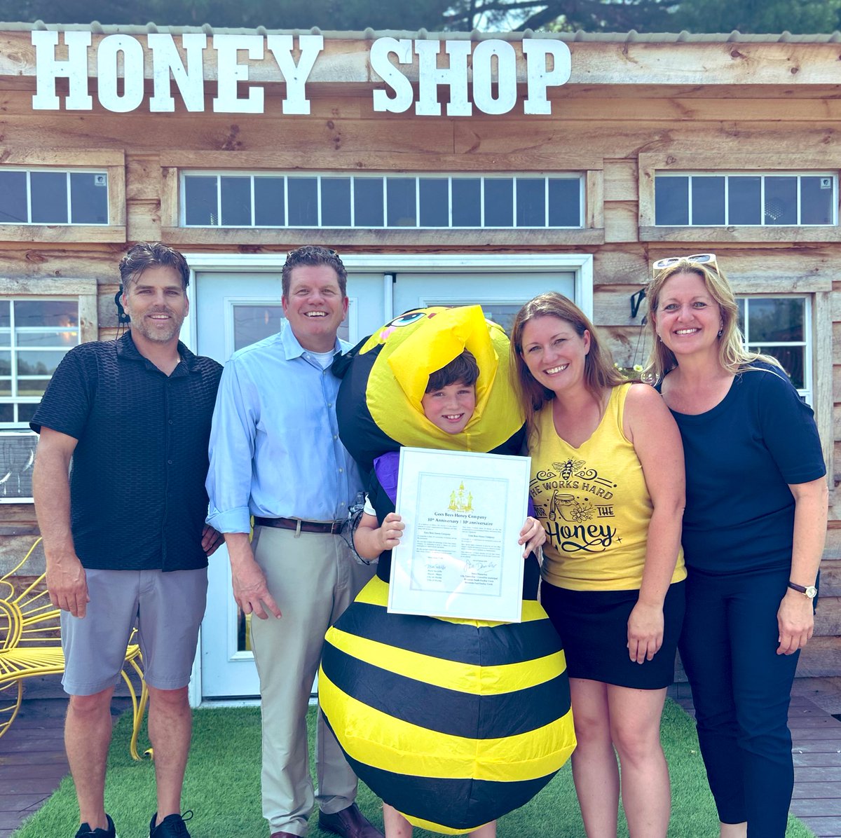 The local buzz in Honey Gables this afternoon was the ribbon cutting for <a href="/GeesBeesHoney/">Gees Bees Honey Company</a>’s new ice cream parlour. Happy to join the Gees Bees team &amp; <a href="/NCC_CCN/">National Capital Commission</a> to celebrate the company’s 10th Anniversary. Drop in to 538 River Rd for amazing local honey &amp; ice cream. Félicitations! 🇨🇦