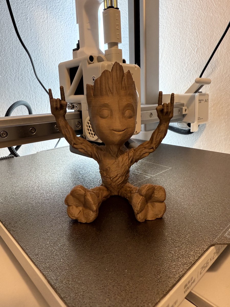 extrakaese's tweet image. Neue Sachen aus dem 3D-Drucker!
Ich habe Holz-Filament & das blaue Glow in the Dark von @jayo_filament ausprobiert.
#Werbung
Groot & die Skelette finde ich besonders cool.
Was sagt ihr dazu?