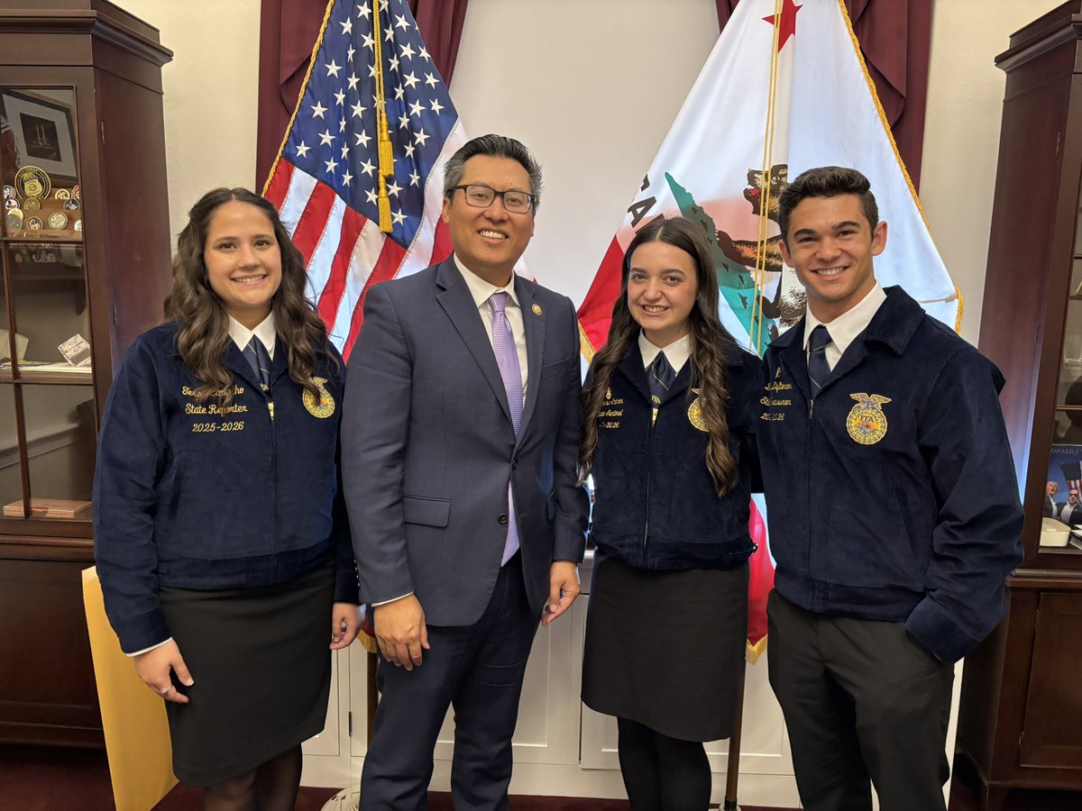 RepVinceFong's tweet image. Great meeting with our @NationalFFA State Officers today. I’m proud of these thoughtful young leaders who are building the FUTURE of our nation’s ag industry! 💪