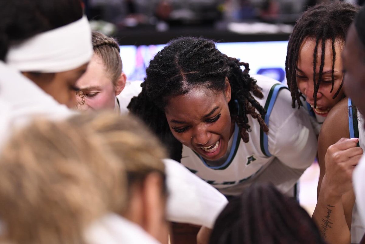 GreenWaveWBB's tweet image. 𝐇𝐲𝐩𝐞 𝐖𝐞𝐝𝐧𝐞𝐬𝐝𝐚𝐲 👏
Back with a midweek pump up 👊
#RollWave🌊
