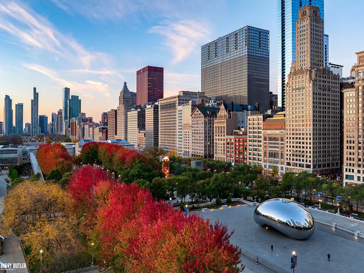 barrybutler9's tweet image. Millennium Park is now of legal drinking age. Happy 21st birthday to the home of the Bean. #chicago