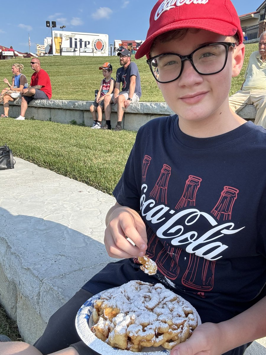 TmeIntervention's tweet photo. Sticking with our commitment to the #summerselfiechallenge and soaking up the summer with my kids! #TMGenius https://t.co/KxXNNfjRnQ