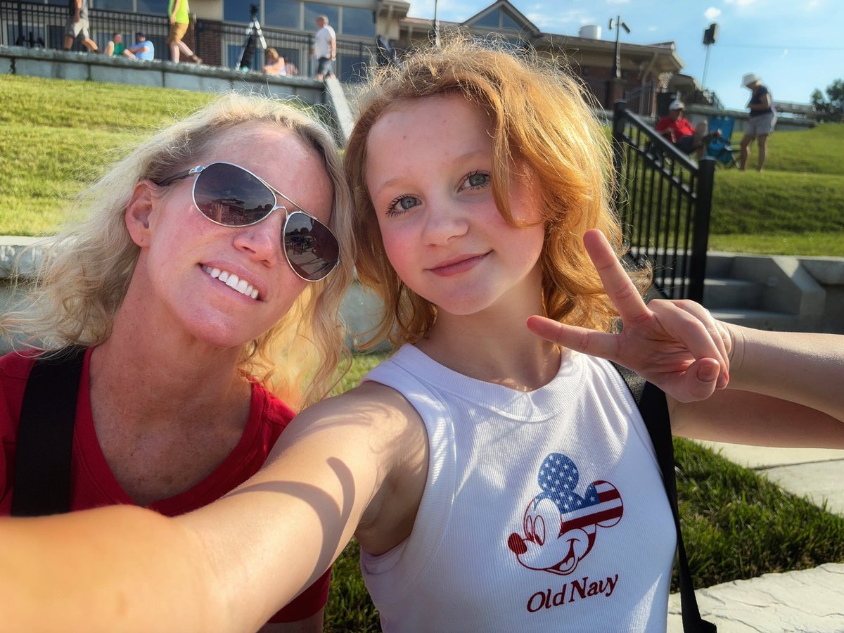 TmeIntervention's tweet photo. Sticking with our commitment to the #summerselfiechallenge and soaking up the summer with my kids! #TMGenius https://t.co/KxXNNfjRnQ