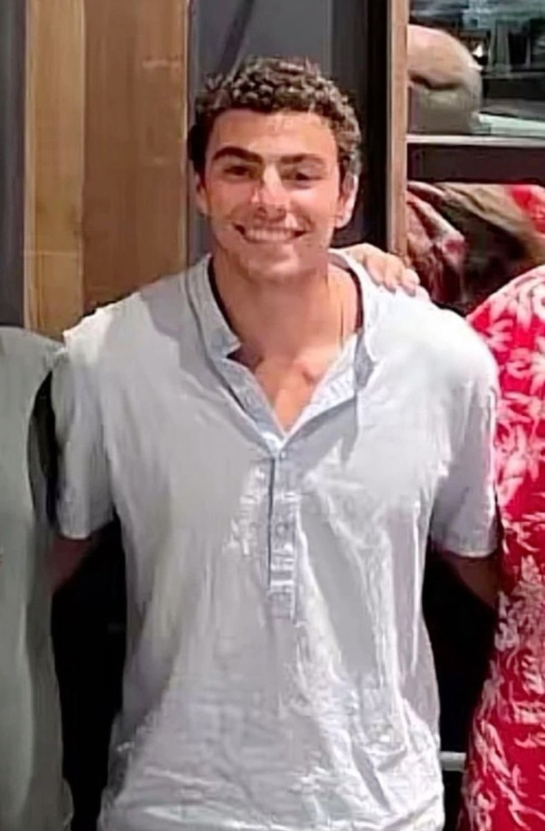 elmo saying free luigi wasn’t on my bingo card but u know what? HELL YEA!! FREE HIM